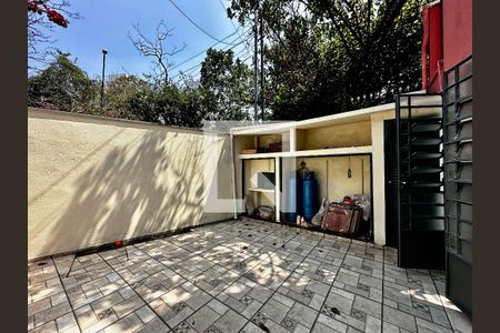 Casa à venda com 246m², 3 quartos e 3 vagas Casa à venda com 246m², 3 quartos e 3 vagasQuintal de Serviço