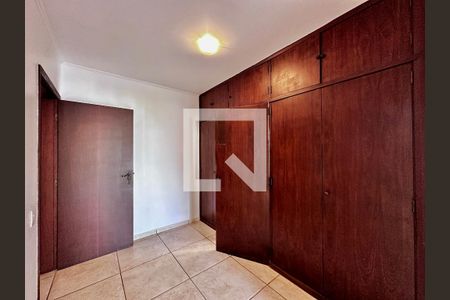 Casa à venda com 246m², 3 quartos e 3 vagas Casa à venda com 246m², 3 quartos e 3 vagasCloset Suíte