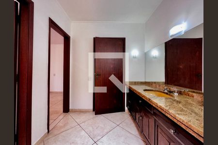 Casa à venda com 246m², 3 quartos e 3 vagas Casa à venda com 246m², 3 quartos e 3 vagasBanheiro Social