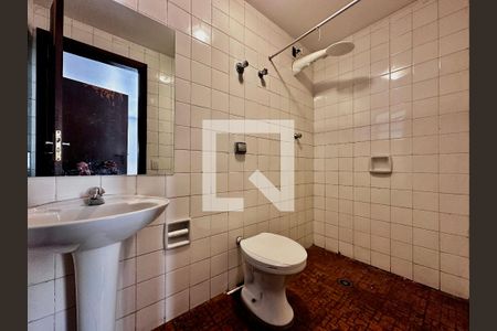 Casa à venda com 246m², 3 quartos e 3 vagas Casa à venda com 246m², 3 quartos e 3 vagasBanheiro de Serviço