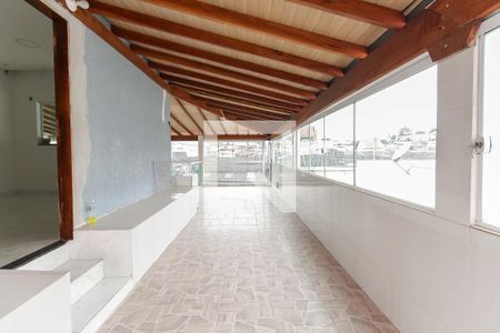 Casa à venda com 250m², 5 quartos e 3 vagas Casa à venda com 250m², 5 quartos e 3 vagasÁrea externa casa 1