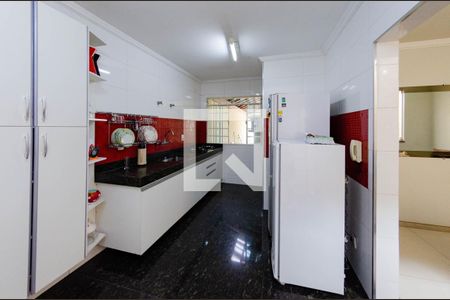 Casa à venda com 400m², 3 quartos e 6 vagas Casa à venda com 400m², 3 quartos e 6 vagasCozinha