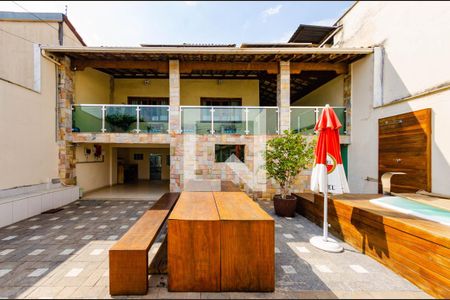 Casa à venda com 400m², 3 quartos e 6 vagas Casa à venda com 400m², 3 quartos e 6 vagasÁrea externa