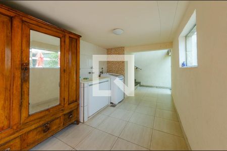 Casa à venda com 400m², 3 quartos e 6 vagas Casa à venda com 400m², 3 quartos e 6 vagasÁrea de serviço