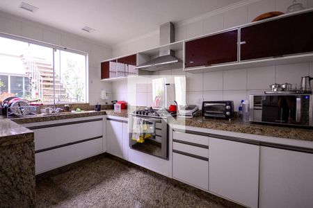 Casa à venda com 190m², 5 quartos e 1 vaga Casa à venda com 190m², 5 quartos e 1 vagaCozinha