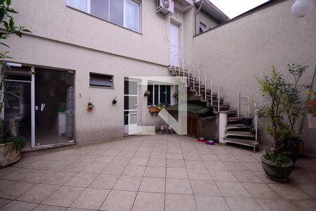 Casa à venda com 190m², 5 quartos e 1 vaga Casa à venda com 190m², 5 quartos e 1 vagaQuintal