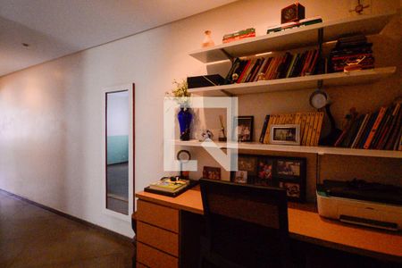 Casa à venda com 190m², 5 quartos e 1 vaga Casa à venda com 190m², 5 quartos e 1 vagaEscritório - Corredor de acesso aos quartos