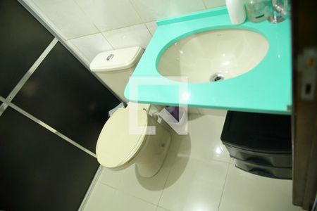 Casa à venda com 120m², 2 quartos e 2 vagasBanheiro da Edícula