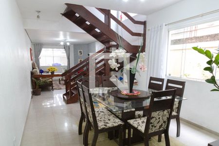 Casa à venda com 125m², 3 quartos e 2 vagas Casa à venda com 125m², 3 quartos e 2 vagasSala