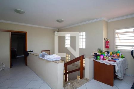 Casa à venda com 400m², 4 quartos e 4 vagasEscada