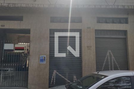 Casa à venda com 250m², 8 quartos e sem vaga Casa à venda com 250m², 8 quartos e sem vagaFachada