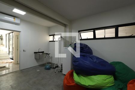 Casa à venda com 550m², 4 quartos e 2 vagasQuarto de serviço