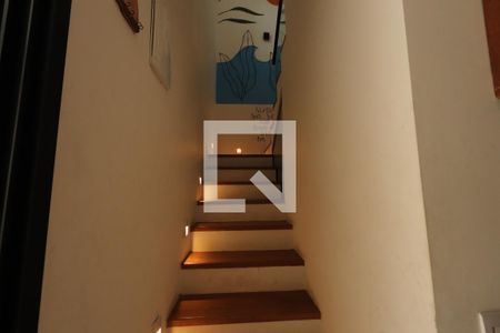 Casa à venda com 550m², 4 quartos e 2 vagasEscada