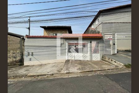 Casa à venda com 250m², 3 quartos e 4 vagas Casa à venda com 250m², 3 quartos e 4 vagasFachada
