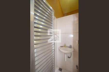 Casa à venda com 240m², 3 quartos e 3 vagasBanheiro de serviço