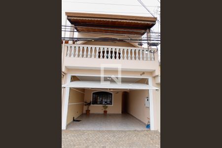 Casa à venda com 280m², 3 quartos e 2 vagas Casa à venda com 280m², 3 quartos e 2 vagasFachada