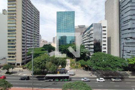 Apartamento à venda com 190m², 3 quartos e 1 vaga Apartamento à venda com 190m², 3 quartos e 1 vagaSala - Vista