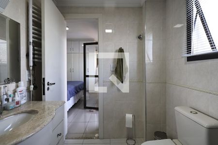 Apartamento à venda com 198m², 4 quartos e 4 vagasBanheiro da Suíte 2