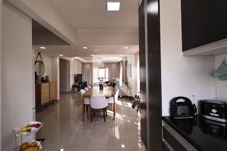 Apartamento à venda com 198m², 4 quartos e 4 vagasCozinha