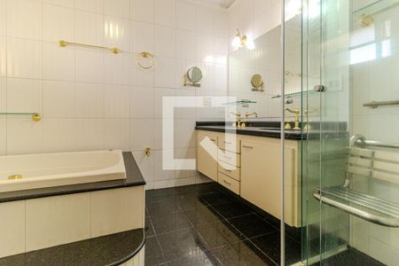 Apartamento à venda com 242m², 3 quartos e 2 vagasBanheiro da Suíte