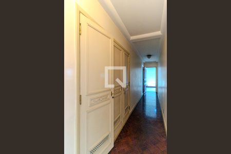 Apartamento à venda com 242m², 3 quartos e 2 vagasCorredor