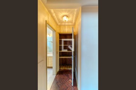 Apartamento à venda com 242m², 3 quartos e 2 vagasCorredor