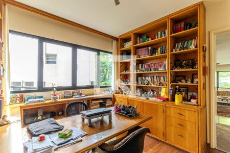 Apartamento para alugar com 220m², 3 quartos e 3 vagasEscritório