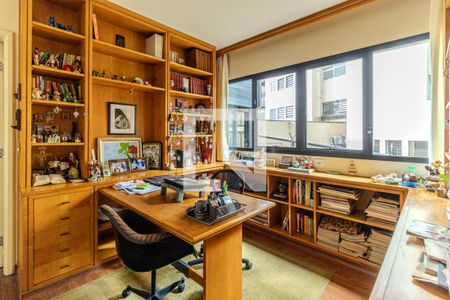 Apartamento para alugar com 220m², 3 quartos e 3 vagasEscritório