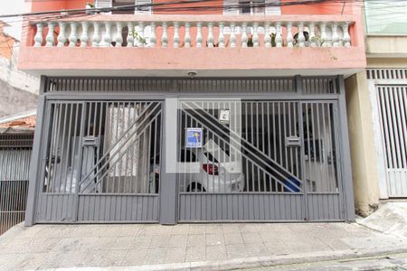 Casa à venda com 130m², 3 quartos e 2 vagas Casa à venda com 130m², 3 quartos e 2 vagasFachada