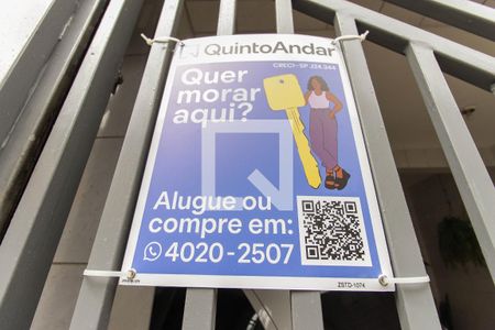Casa à venda com 130m², 3 quartos e 2 vagas Casa à venda com 130m², 3 quartos e 2 vagasFachada + Placa