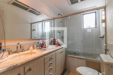 Apartamento à venda com 205m², 3 quartos e 2 vagas Apartamento à venda com 205m², 3 quartos e 2 vagasSuíte - Banheiro