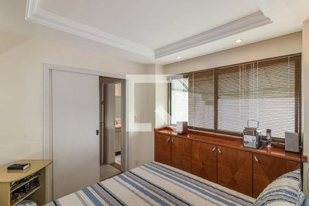 Apartamento à venda com 205m², 3 quartos e 2 vagas Apartamento à venda com 205m², 3 quartos e 2 vagasSuíte