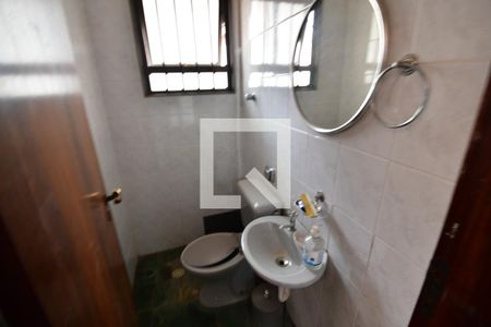 Casa à venda com 294m², 4 quartos e 4 vagasBanheiro de serviço