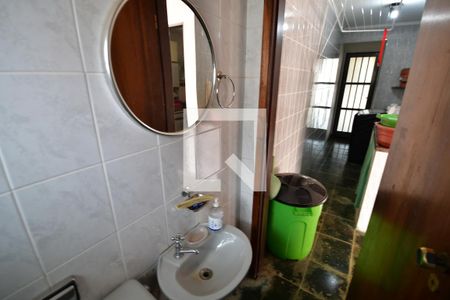 Casa à venda com 294m², 4 quartos e 4 vagasBanheiro de serviço