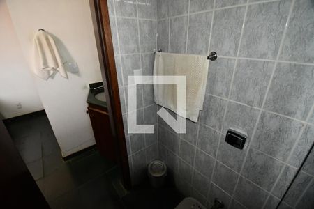 Casa à venda com 294m², 4 quartos e 4 vagasBanheiro 2