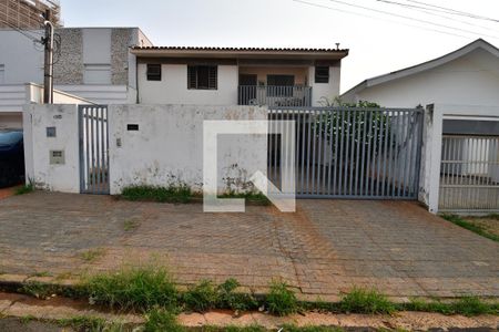 Casa à venda com 294m², 4 quartos e 4 vagasFachada