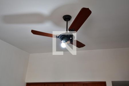 Casa à venda com 294m², 4 quartos e 4 vagasQuarto 2 - Detalhe