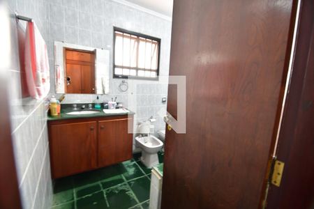 Casa à venda com 294m², 4 quartos e 4 vagasBanheiro 1