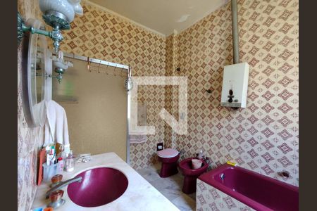 Casa à venda com 300m², 4 quartos e 4 vagas Casa à venda com 300m², 4 quartos e 4 vagasBanheiro da Suíte
