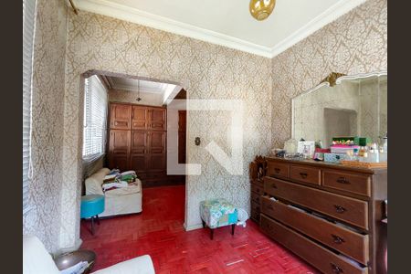 Casa à venda com 300m², 4 quartos e 4 vagas Casa à venda com 300m², 4 quartos e 4 vagasCloset da suíte