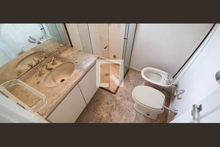 Apartamento à venda com 209m², 4 quartos e 4 vagasBanheiro da Suíte 2