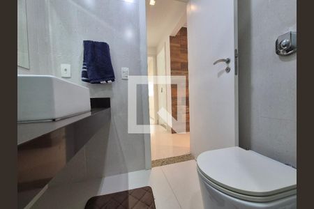 Apartamento à venda com 301m², 4 quartos e 3 vagas Apartamento à venda com 301m², 4 quartos e 3 vagasBanheiro social