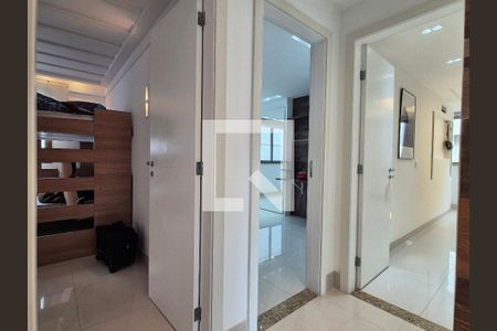 Apartamento à venda com 301m², 4 quartos e 3 vagas Apartamento à venda com 301m², 4 quartos e 3 vagasCorredor