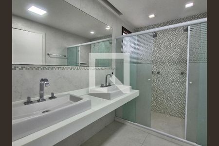 Apartamento à venda com 301m², 4 quartos e 3 vagas Apartamento à venda com 301m², 4 quartos e 3 vagasBanheiro da Suíte