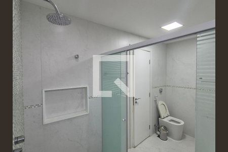 Apartamento à venda com 301m², 4 quartos e 3 vagas Apartamento à venda com 301m², 4 quartos e 3 vagasBanheiro da Suíte