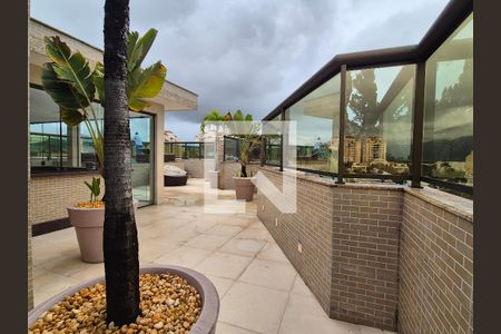 Apartamento à venda com 301m², 4 quartos e 3 vagas Apartamento à venda com 301m², 4 quartos e 3 vagasÁrea externa