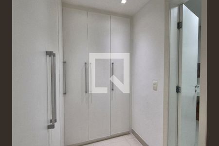 Apartamento à venda com 301m², 4 quartos e 3 vagas Apartamento à venda com 301m², 4 quartos e 3 vagasSuite