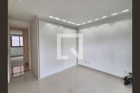 Apartamento à venda com 301m², 4 quartos e 3 vagas Apartamento à venda com 301m², 4 quartos e 3 vagasQuarto 2