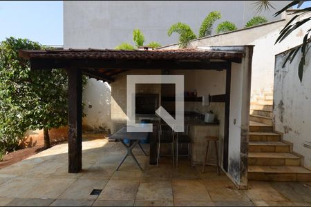 Casa para alugar com 660m², 4 quartos e 5 vagasÁrea piscina