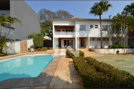 Casa para alugar com 660m², 4 quartos e 5 vagasÁrea piscina